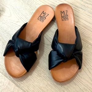 Miz Mooz Aliza Leather Wide Width Knot Detail Slide Sandals sz 38 (US sz 7.5/8)